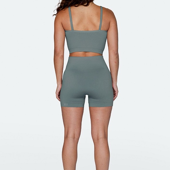 Set Active Bike Shorts - Picture 2 of 5